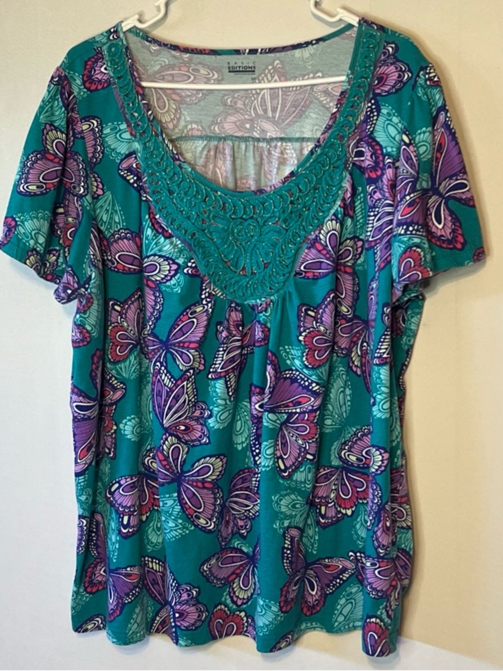 Basic Editions Women’s Butterflies Glitter Trim Short Sleeve Shirt Size 2X.